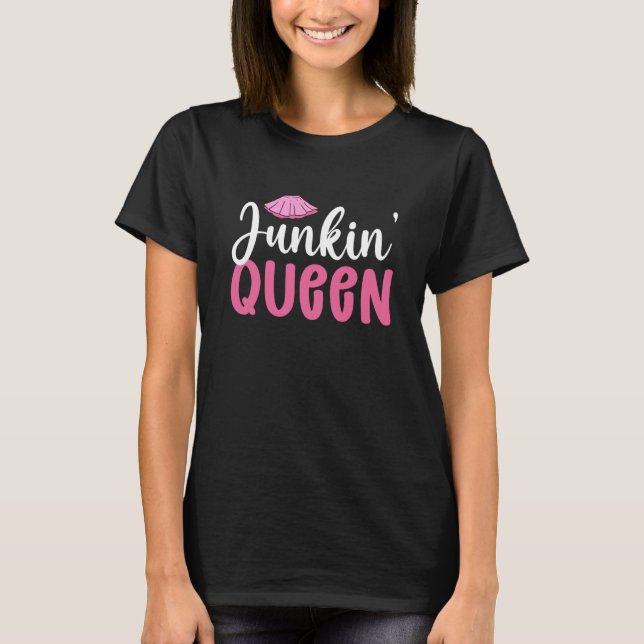 Junkinu2019 Queen Thrift Shop Thrifter Thrifting T Shirt (Framsida)