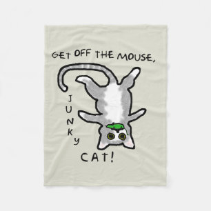 Junky Cat - Bort med musen! - Blanket Fleecefilt