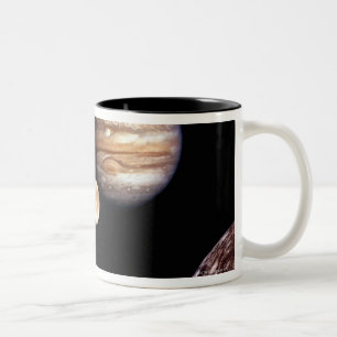Jupiter och dess måne Två-Tonad mugg