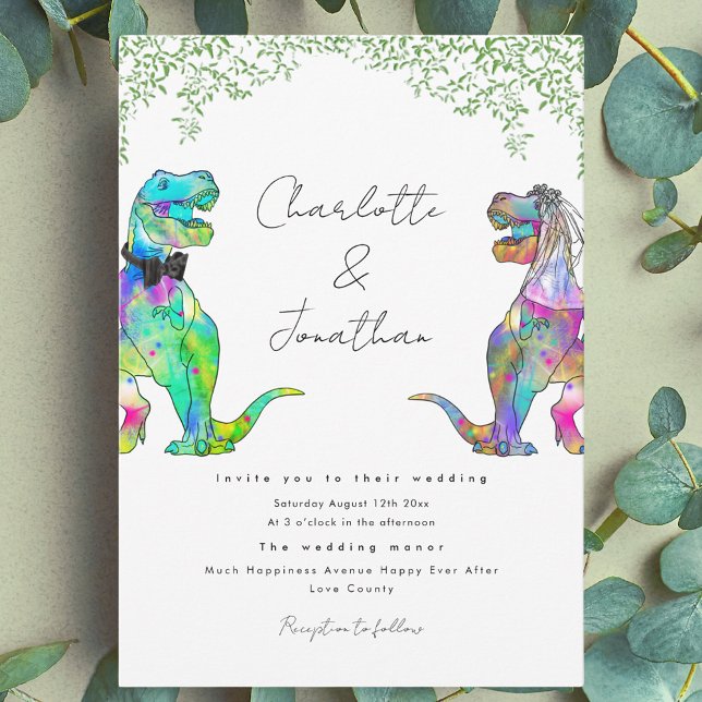 Jurassiska dinosaurie-tema bröllopsinbjudan inbjudningar (Colorful dinosaur theme wedding invitation with fun T-Rex bride and groom and watercolor greenery)