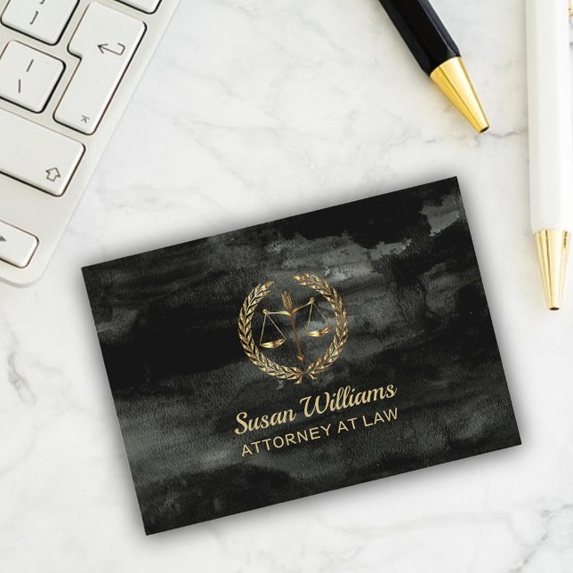 Jurist advokat akvarell svart och guld visitkort (Aquarel background, black business card, gold scales)