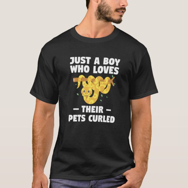 Just A Boy Who Loves Their Pets Curled Ball Python T Shirt (Framsida)