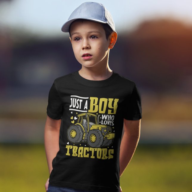 Just a Boy Who Loves Tractors T Shirt (Skapare uppladdad)
