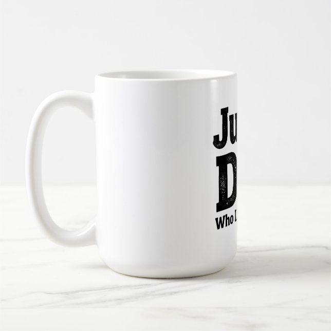 Just a Dad Who Loves Donuts – Funny Dad Mug Design Kaffemugg (Vänster)