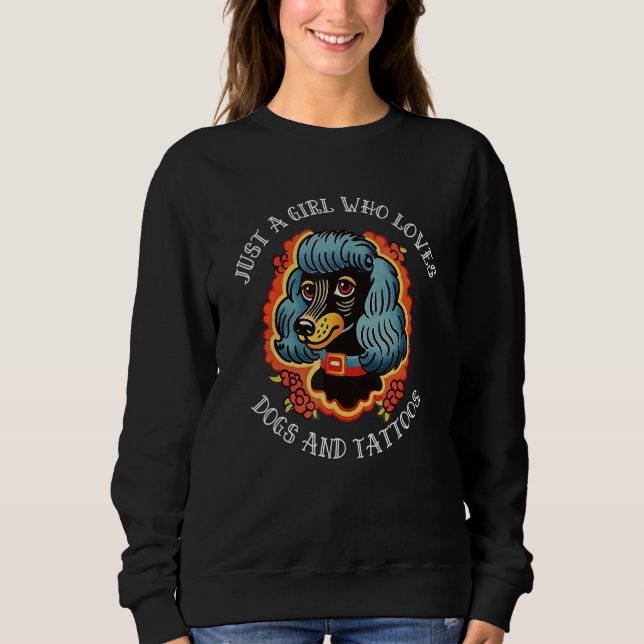 Just A Girl That Loves Dogs and Tattooes T Shirt (Framsida)
