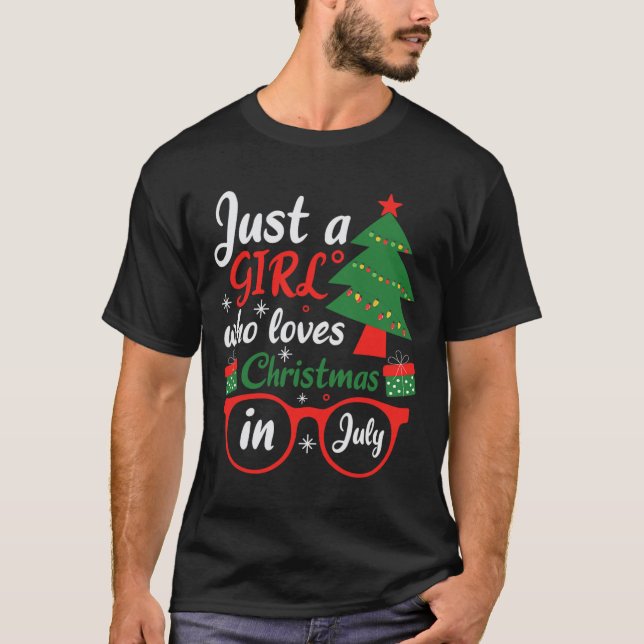 Just A Girl Who Love Christmas In July  T Shirt (Framsida)