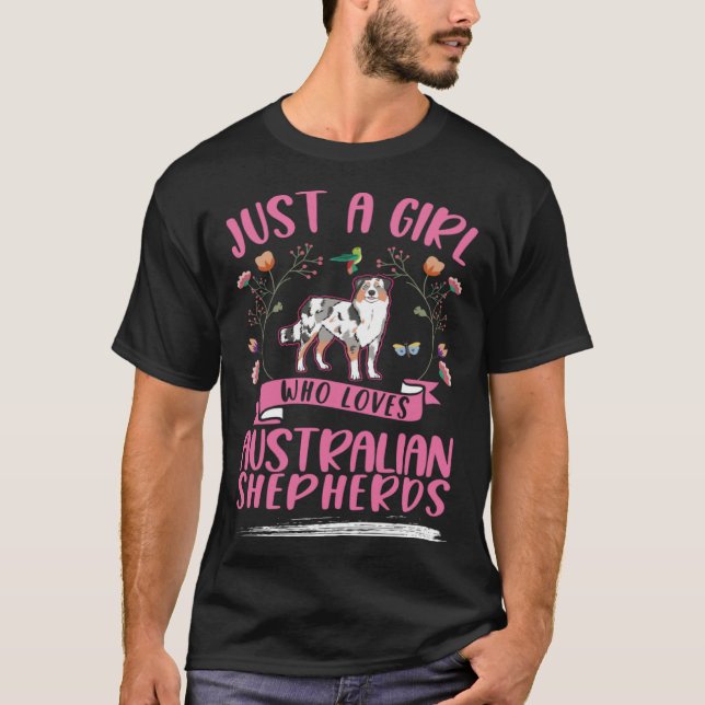 Just a girl who loves Australian Shepherds Aussie T Shirt (Framsida)