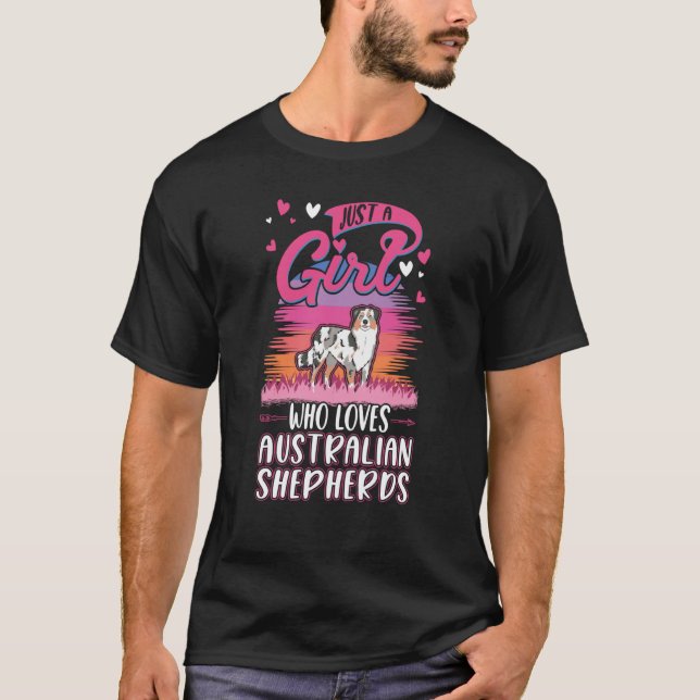 Just a girl who loves Australian Shepherds Aussie T Shirt (Framsida)