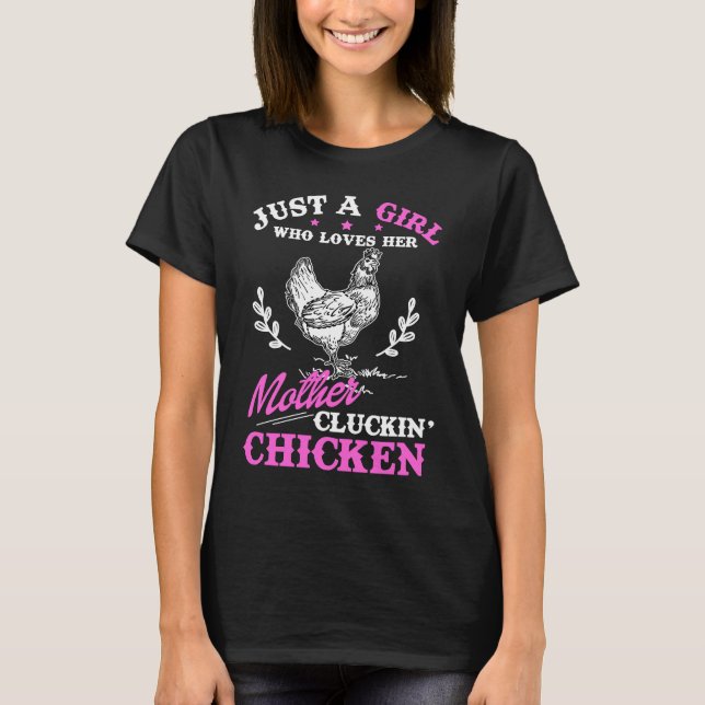 Just a Girl Who Loves Her Mother Cluckin' Chicken T Shirt (Framsida)
