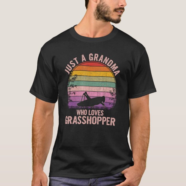 Just A Grandma Who Loves Grasshopper  Mother s Day T Shirt (Framsida)
