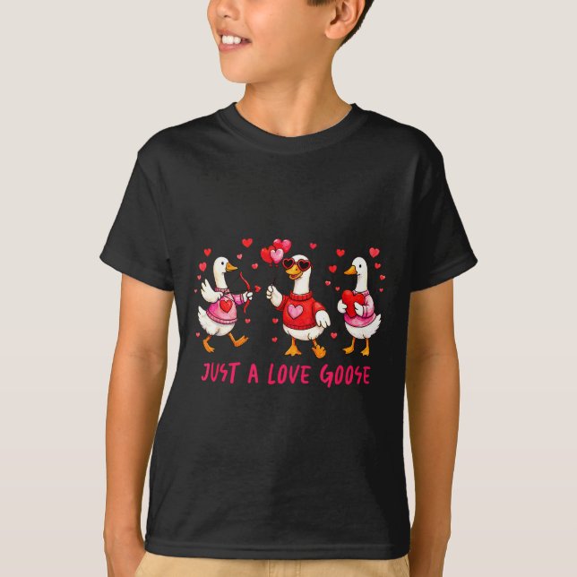 Just A Love Goose Funny Valentine Geese Cud Heart  T Shirt (Framsida)
