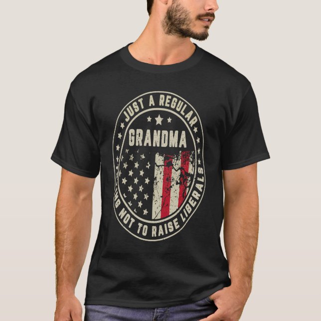 Just A Regular Grandma Trying Not To Raise America T Shirt (Framsida)