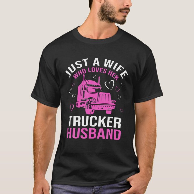 Just A Wife Who Loves Her Trucker Husband Truck Dr T Shirt (Framsida)