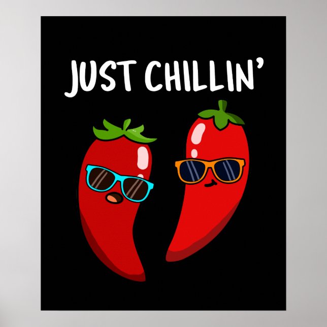 Just Chillin Funny Chili Peppers Pun Mörk BG Poster (Framsidan)