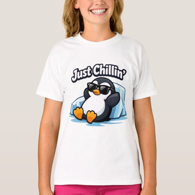 JUST CHILLING PINGUIN Throw Pillow T Shirt (Framsida)