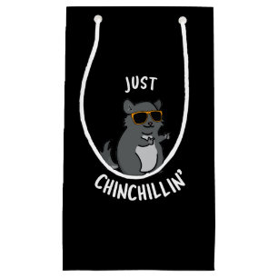 Just Chin-Chillin Funny Chinchilla Pun Mörk BG