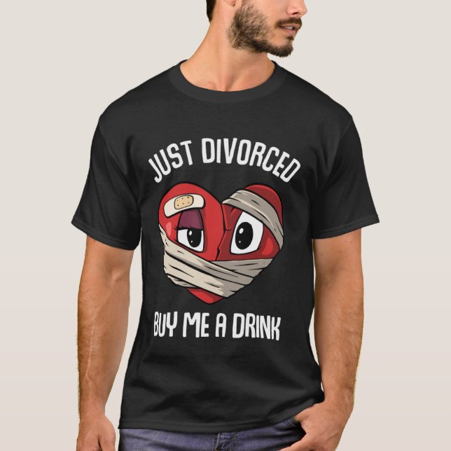 Just Divorced buy me a drink Divorcee T Shirt (Framsida)