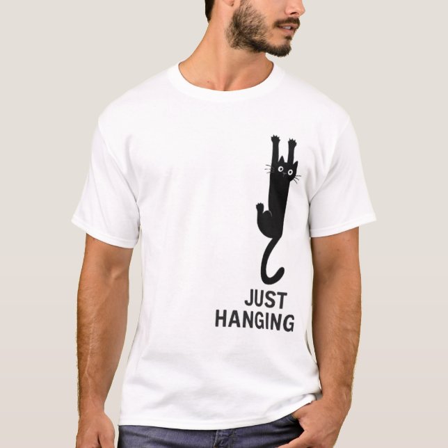 Just Hanging Cat – Funny Climbing Black Cat  T Shirt (Framsida)