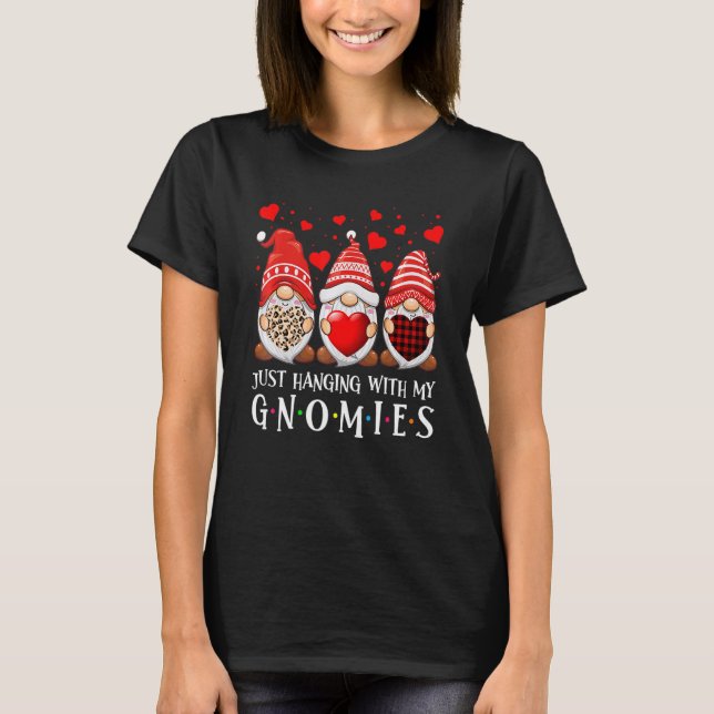 Just Hanging With My Gnomies Happy Valentines Day  T Shirt (Framsida)
