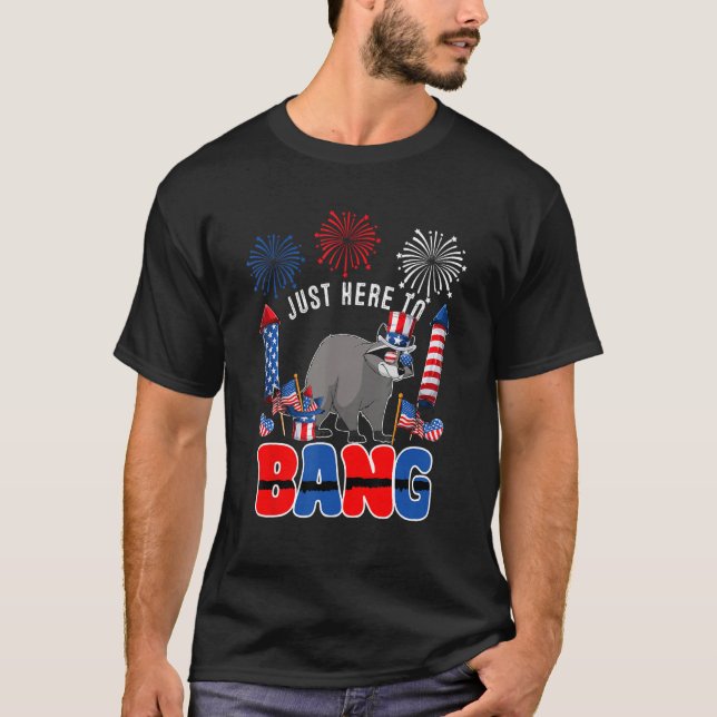 Just Here To Bang  Raccoon Sunglasses American Fla T Shirt (Framsida)