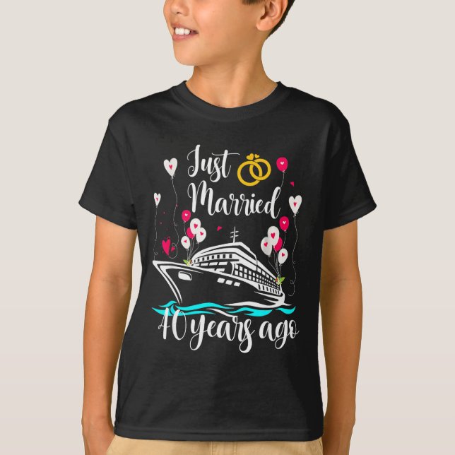 Just Married 40 Years Ago 40th Anniversary Cruise  T Shirt (Framsida)