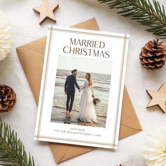 Just Married Newlywed Couple Beach Photo Christmas Julkort (Skapare uppladdad)