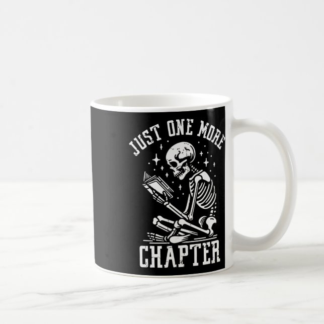 Just One More Chapter, Funny Skeleton Reading Book Kaffemugg (Höger)
