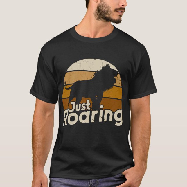 Just Roaring T Shirt (Framsida)