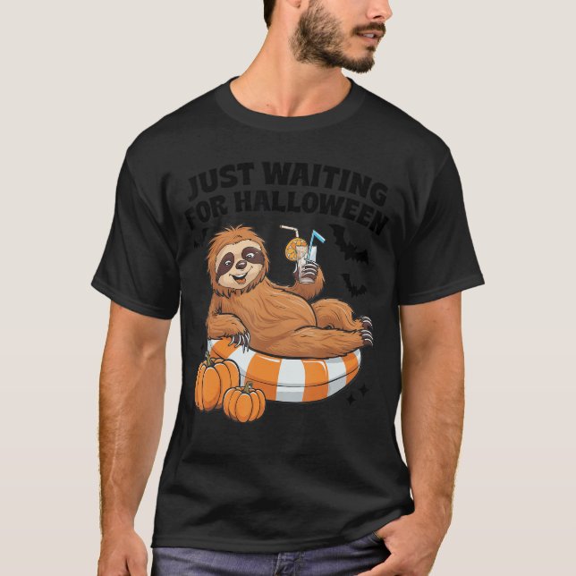 Just Waiting For Halloween Cute Lazy Sloth Hallowe T Shirt (Framsida)