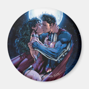 Justice League #12  Woman & Superman Kiss Magnet