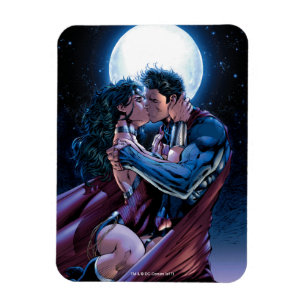 Justice League #12 Woman & Superman Kiss Magnet