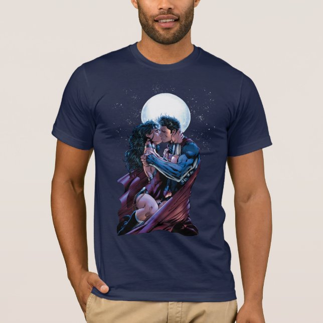Justice League #12  Woman & Superman Kiss T Shirt (Framsida)