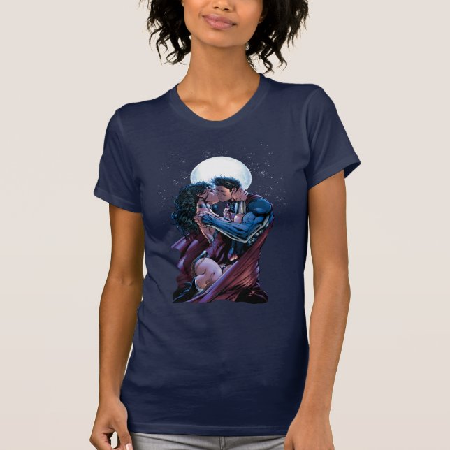 Justice League #12  Woman & Superman Kiss Tee (Framsida)
