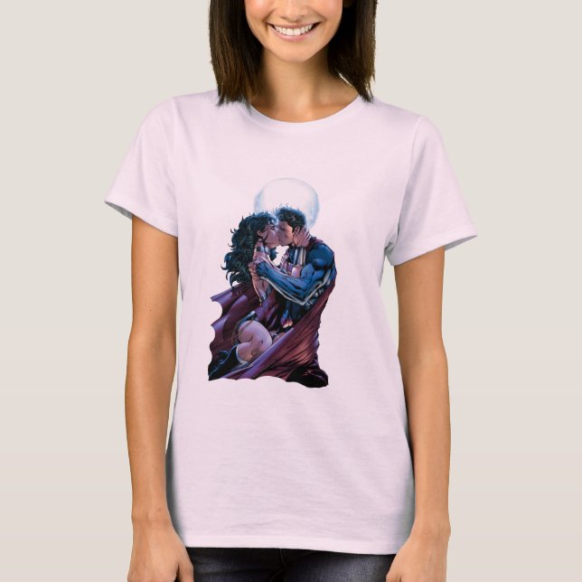 Justice League #12  Woman & Superman Kiss Tee (Framsida)