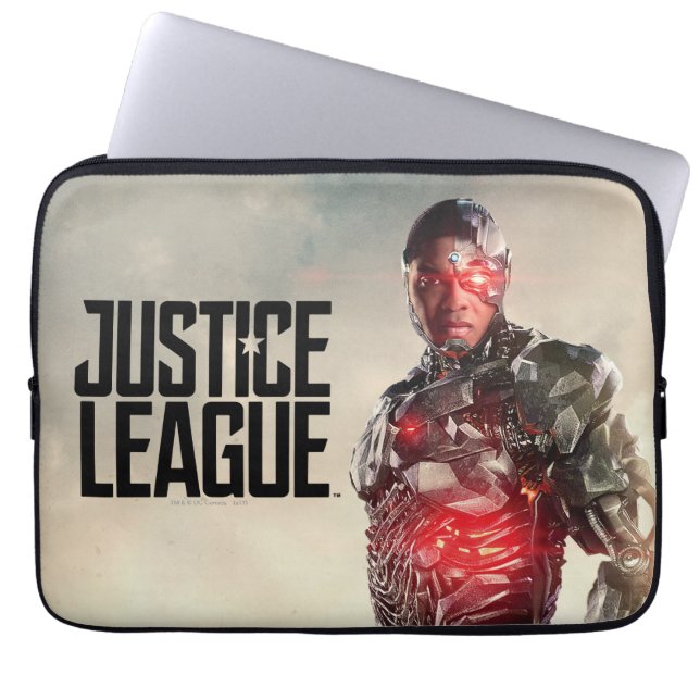 Justice League | Cyborg On Battlefield Laptop Sleeve (Framsidan)