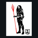 Justice League | Vattenmyntkonst i sjön Noir Poster<br><div class="desc">Kolla in den här svarta och vita silhuetten från Justice Leages Aquaman som han står med sin trident. Den här noir stil-grafiken accentueras med sin tridaktiga färgad i ljust rött.</div>