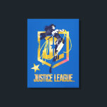 Justice League | Woman JL Logotyp Pop Art Canvastryck<br><div class="desc">Kolla in Justitieförbundets kvinna som håller henne Lasso of Truth, redo att kasta den. Denna högkontrast popkonst teckning i kvinnor placeras ovanpå en guldfärgad JL-logotyp, där logotypen Justice League namn nedskriven nedan.</div>