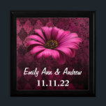 Juvelry i Fuchsia Gerber Daisy Bröllop Smyckeskrin<br><div class="desc">Anpassningsbar Designer-Smyckeskrin för bröllop Black Lacquer Personlig Designer eller Elegant för minneslåda Unik julklapp eller Valentines day-gåvor på årsdagen för Bröllop</div>