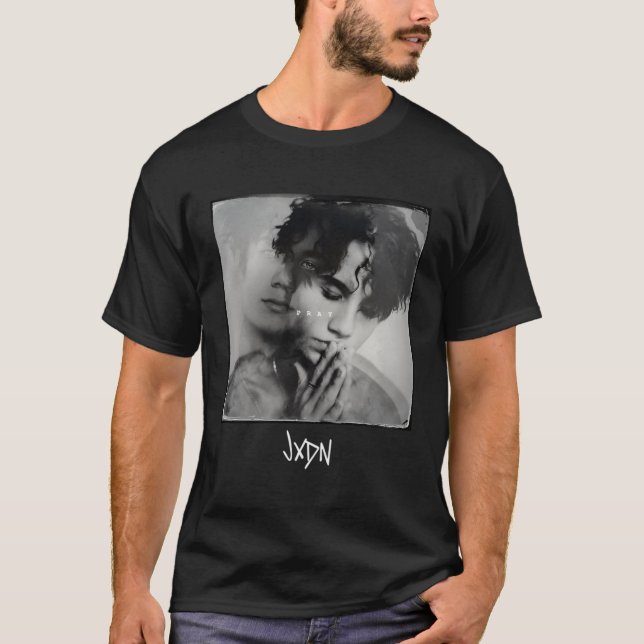 Jxdn Pray-Mörk T Shirt (Framsida)