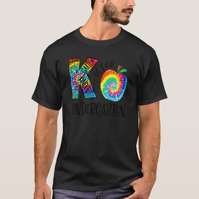 K är för Kindergarten Tie Dye Lärare Student tillb T Shirt (Framsida)