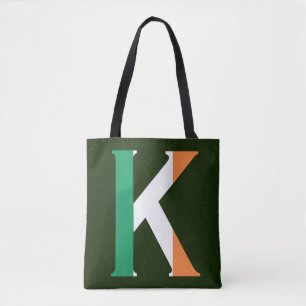 K Monogram överlagt på den irländska Flagga Tygkasse