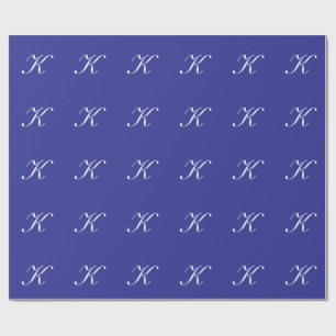 "K" Monograminitial vit på blå Presentpapper