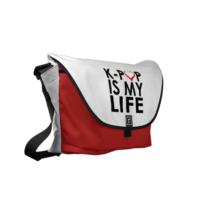 K-POP ÄR MIN LIV♡ MESSENGER BAG (Vänstra Framsidan)