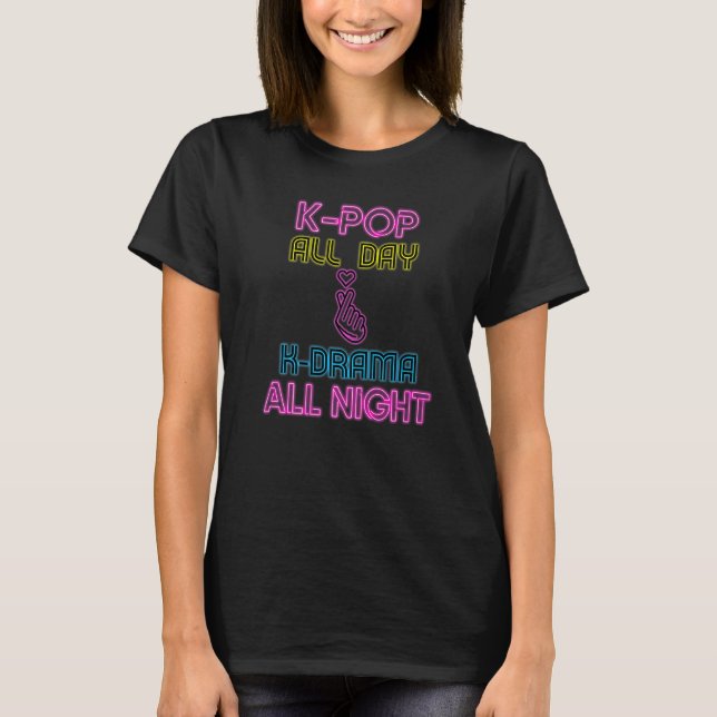 K pop hela dagen K-drama hela natten Finger Heart  T Shirt (Framsida)
