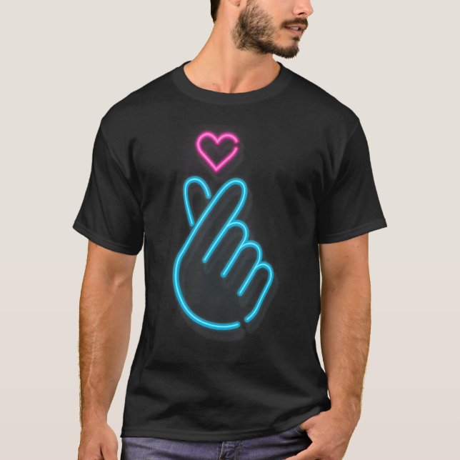 K- Pop Shirt Korean Music Lovers Hand Heart K-Dram T Shirt (Framsida)