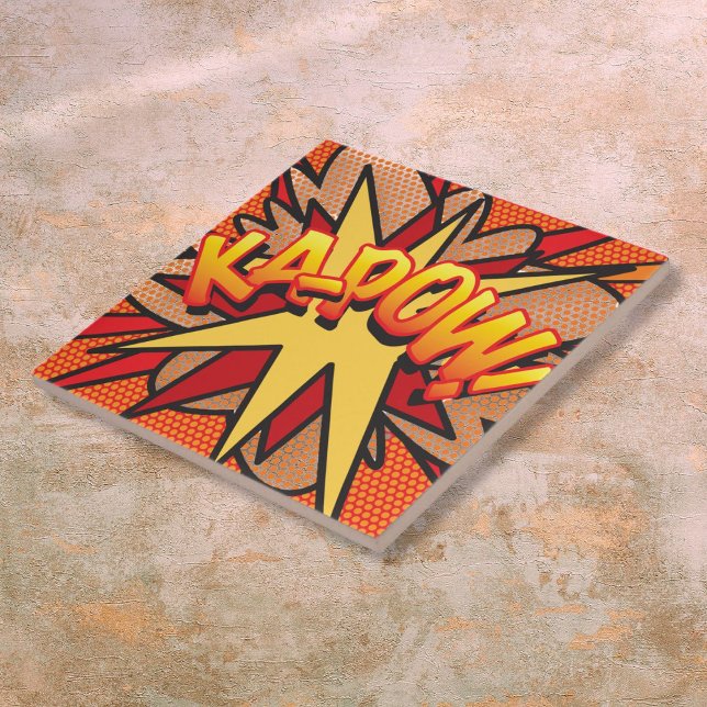 KA-POW Kul Retro Serietidning Popkonst Kakelplatta (KA-POW Fun Retro Comic Book Pop Art Ceramic Tile)