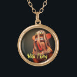Kachina Doll Ansikte Photo Vild Sak Typography Guldpläterat Halsband<br><div class="desc">Vem kan motstå ett ansikte som detta? Koppla med ditt inre vilda barn när du bäror detta söta, färgstarka lilla tecken, fotograferande häftklack. Detta halsband finns i små, medelstora och stora storlekar, såväl som i kvadratiska och cirkelformade former. Du kan beställa detta halsband i ditt val av sterling silver, silver...</div>