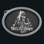 Kåda upp klackar ner cowgirl-hästhundar rider<br><div class="desc">"Chin up heels down",  cowgirl-citat,  hästälskare bälte-bockle. Hästsport,  western utformning,  land med häst-,  häst- och westerna cowboystövlar i svartvitt. Du kan överföra den här designen till vilken annan produkt som helst på Zazzle,  titta på: "Överför design till en produkt"!</div>