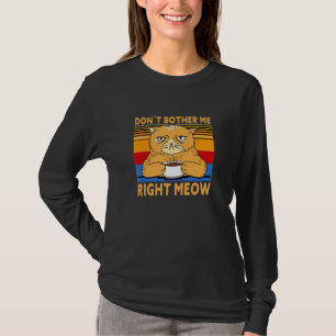 Kaffe är en mänsklig Höger... Bläda inte mig Höger T Shirt