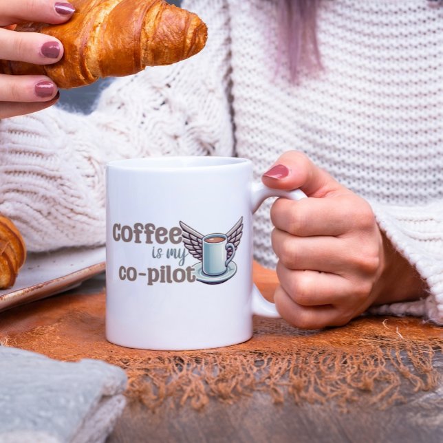 Kaffe är min biträdande pilot jumbo mugg (Skapare uppladdad)